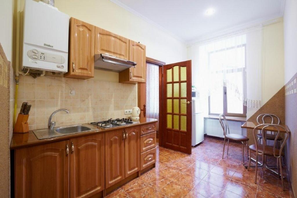 2 Rooms Central Anna Apartment Лвив Екстериор снимка