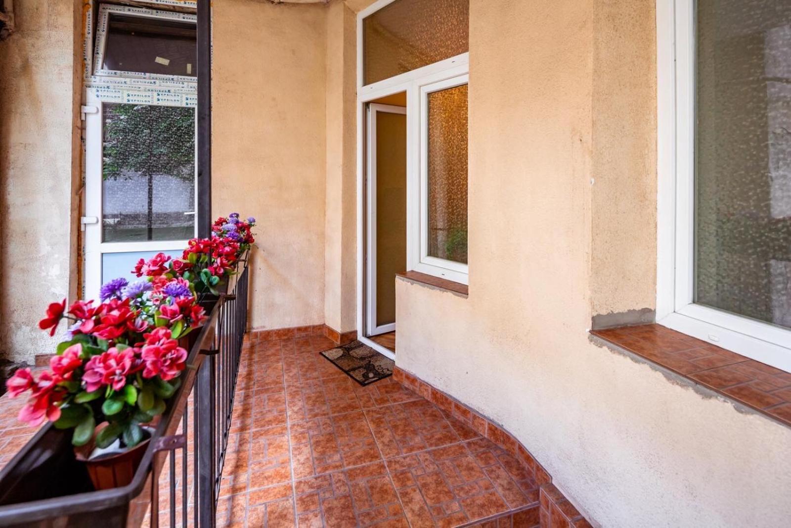 2 Rooms Central Anna Apartment Лвив Екстериор снимка