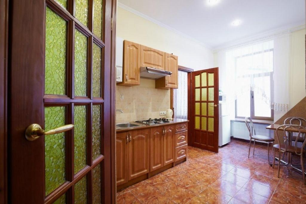 2 Rooms Central Anna Apartment Лвив Екстериор снимка