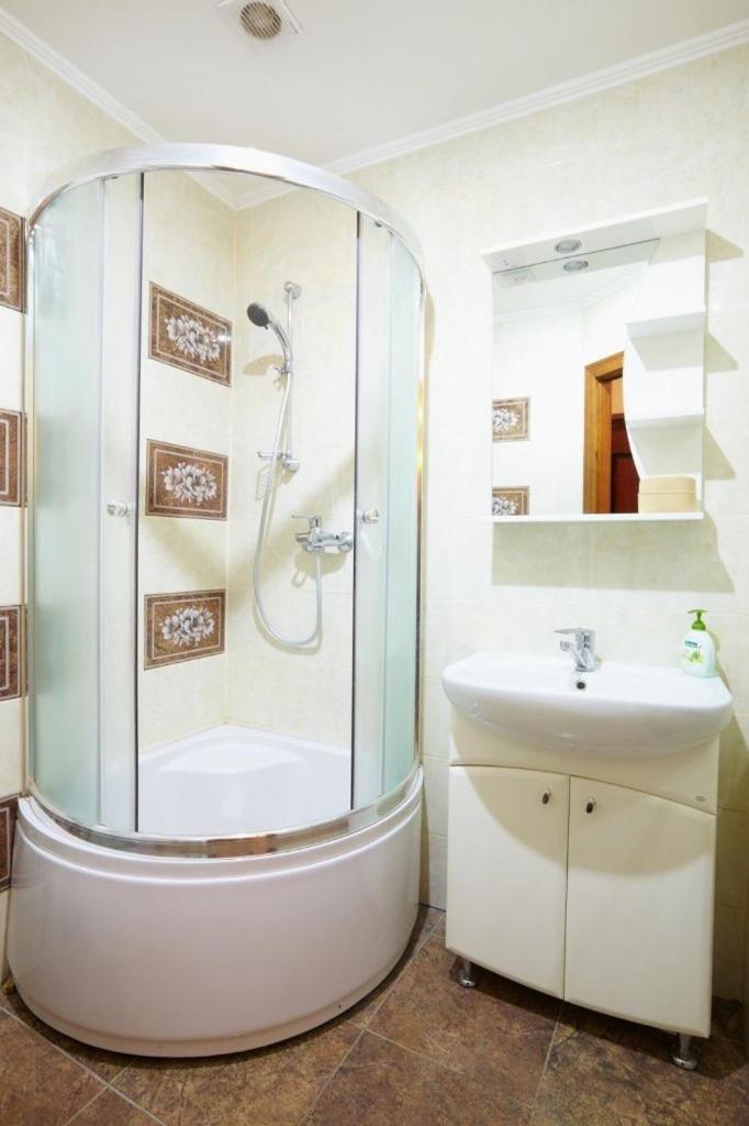 2 Rooms Central Anna Apartment Лвив Екстериор снимка